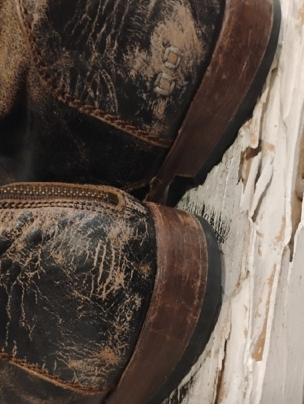 Men's Bed/STU Cobbler Distressed Leather Lace-Up Boots in Brown Zips Up In Back. - Picture 11 of 11